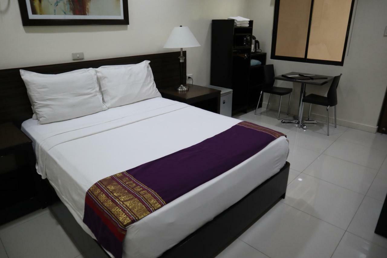 Domicilio Lorenzo Davao City Buitenkant foto
