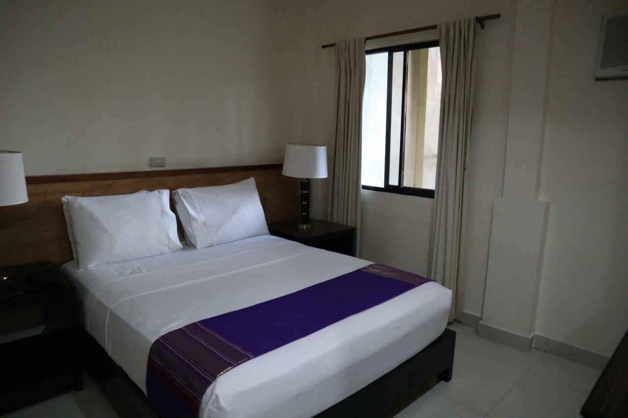 Domicilio Lorenzo Davao City Buitenkant foto