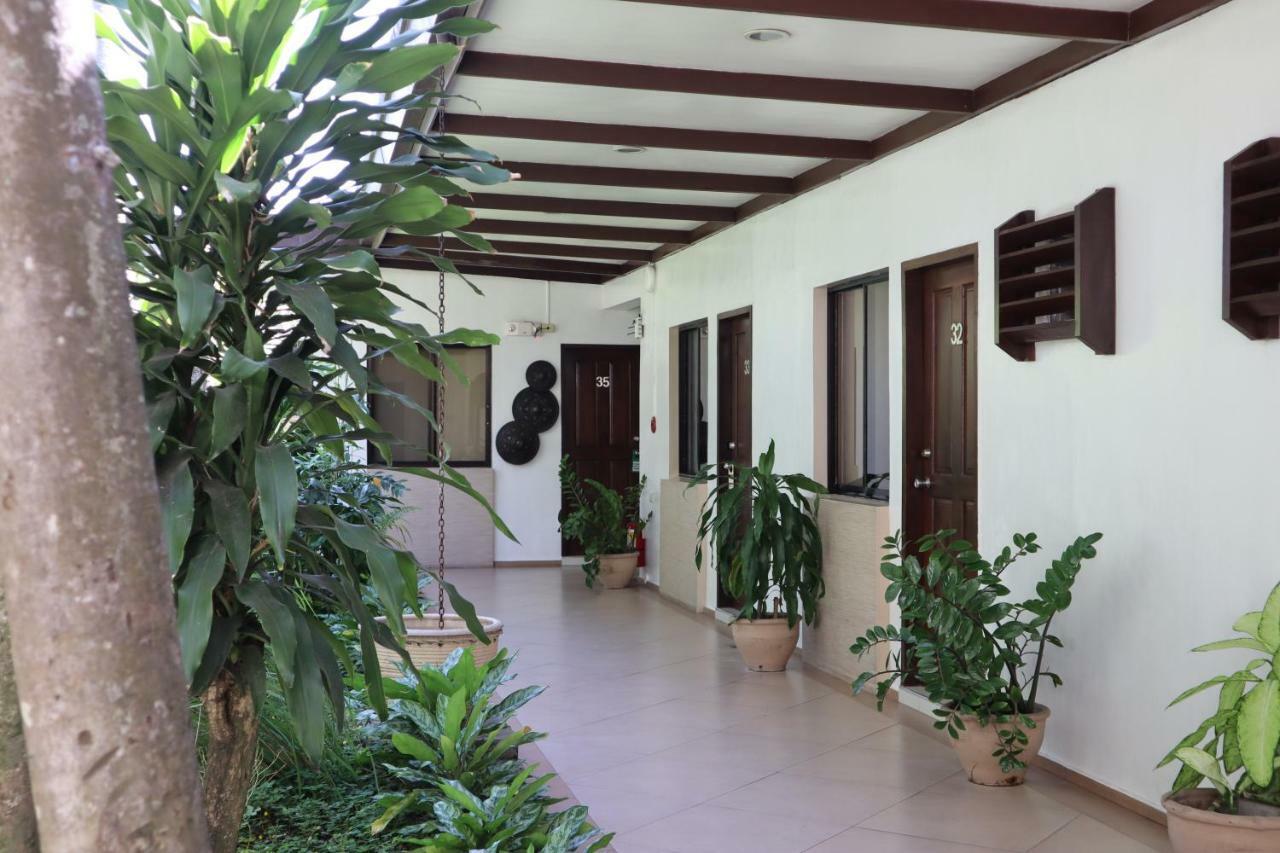 Domicilio Lorenzo Davao City Buitenkant foto